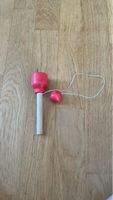 Bilboquet rouge traditionnel - Jeu d'adresse enfant