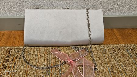 Abendtasche Clutch silberfarben mit Kette gebraucht