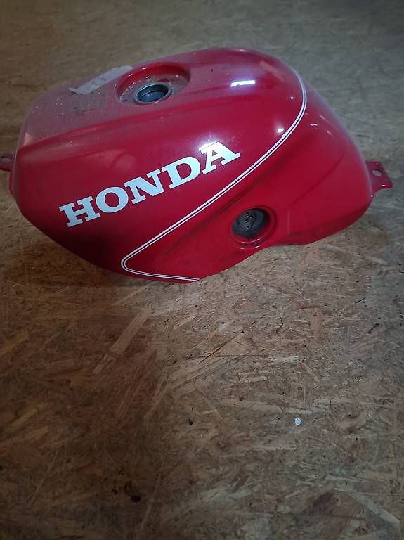 Accessori per altri veicoli: Tank VFR 750F. Jg 89 – Usato da Aedermannsdorf venduto da Automarkt 1