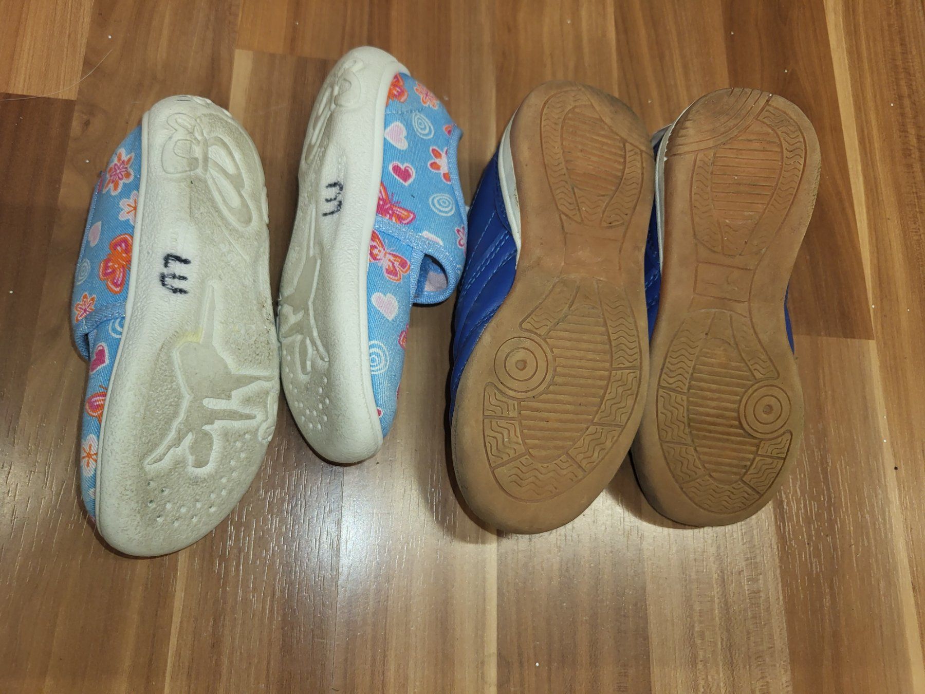 Superfit Scarpe per ragazzi: Superfit Hausschuh oder Kangaroos Turnschuh gr 26 B30 – Usato da Schwarzenburg venduto da Flamingo07 1