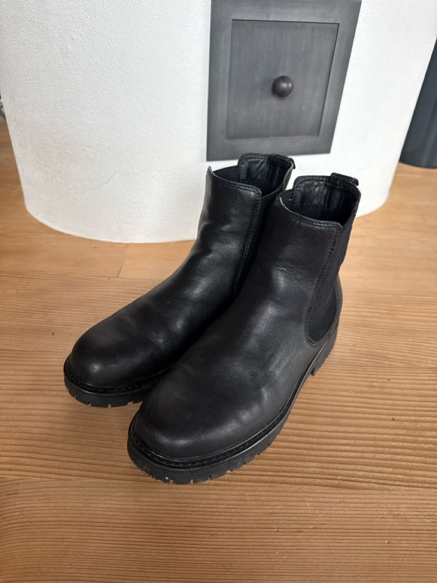 Scarpe da donna: Lederstiefelette, 40, gefüttert – Usato da Môtier (Vully) venduto da Iljos