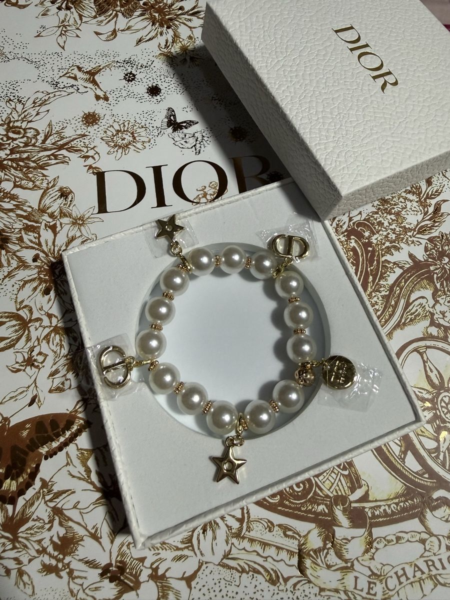 Dior Bracciali & Braccialetti: Dior Beauty Pearl Bracelet – Nuovo e nell'imballaggio originale da Luzern venduto da sas_r89l