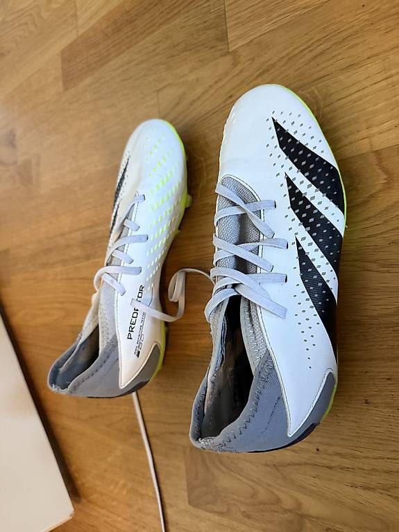 Chaussures garçon: Fussballschuhe 38.5 – D'occasion à Basel par momo.st