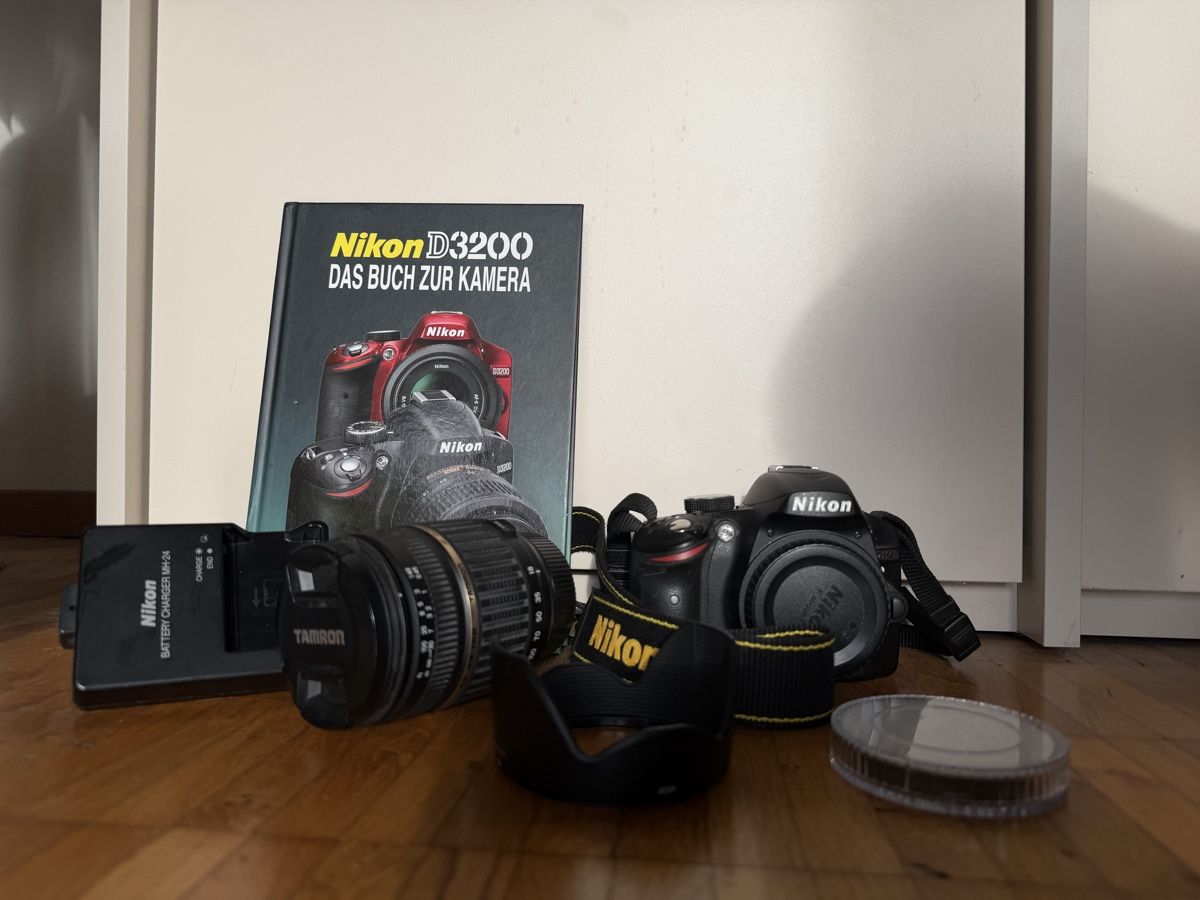 Nikon Fotocamera: Nikon D3200 Bundle mit Tamron Objektiv + Mehr! – Nuovo (secondo la descrizione) da Bern venduto da joannnne