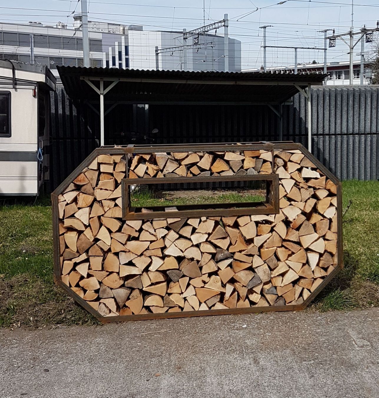 Étagères: Sichtschutz und Holzlagergestell – Neuf (Voir description) à Thun par Abigboss