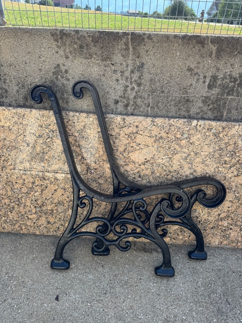 Panchine: Gusseisen Bankbeine – Usato da Sachseln venduto da BONATI01 1