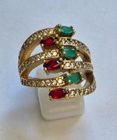 Ring mit Granat und Smaragd Steinen 56
