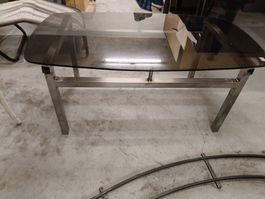 Tisch Metall Glas Rauchglas abgerundete Ecken Metallgestell