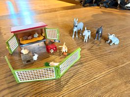 Schleich Kleintierstall mit Gehege und vielen Tieren