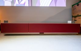 Spectral TV-Lowboard von Pfister mit Fernbedienungs-Repeater