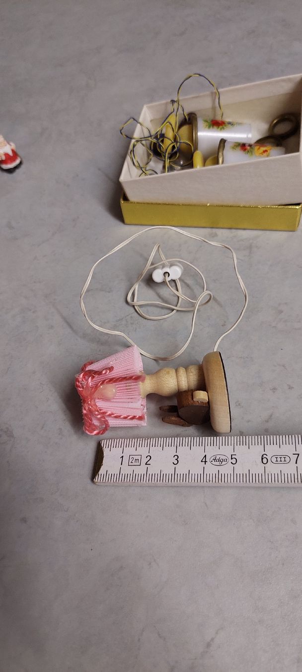 Case e mobili per bambole: Puppenstuben Lampen  antik  – Usato da Muri AG venduto da nindo1 5