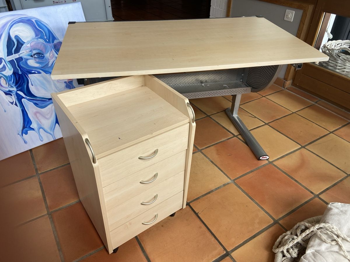 Bureaux: Schreibtisch mit Rollcontainer Buche Nachbildung. – D'occasion à Waltalingen par Rero 1