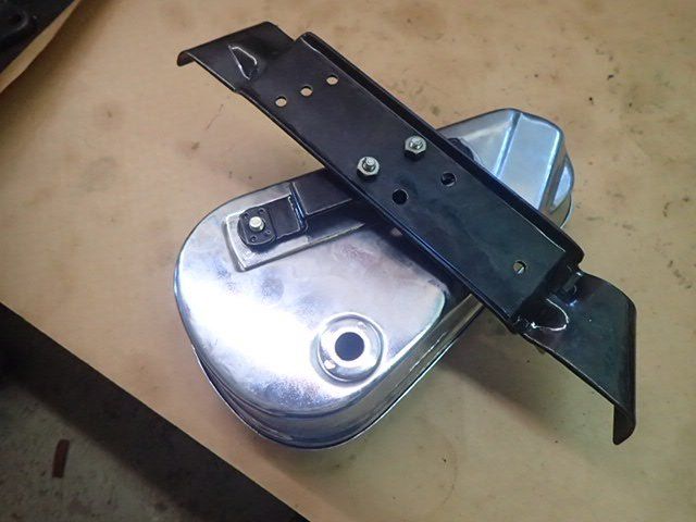 Tutti i ricambio per moto: Harley Panhead toolbox and bracket – Nuovo (secondo la descrizione) da Dietlikon venduto da triton03 2