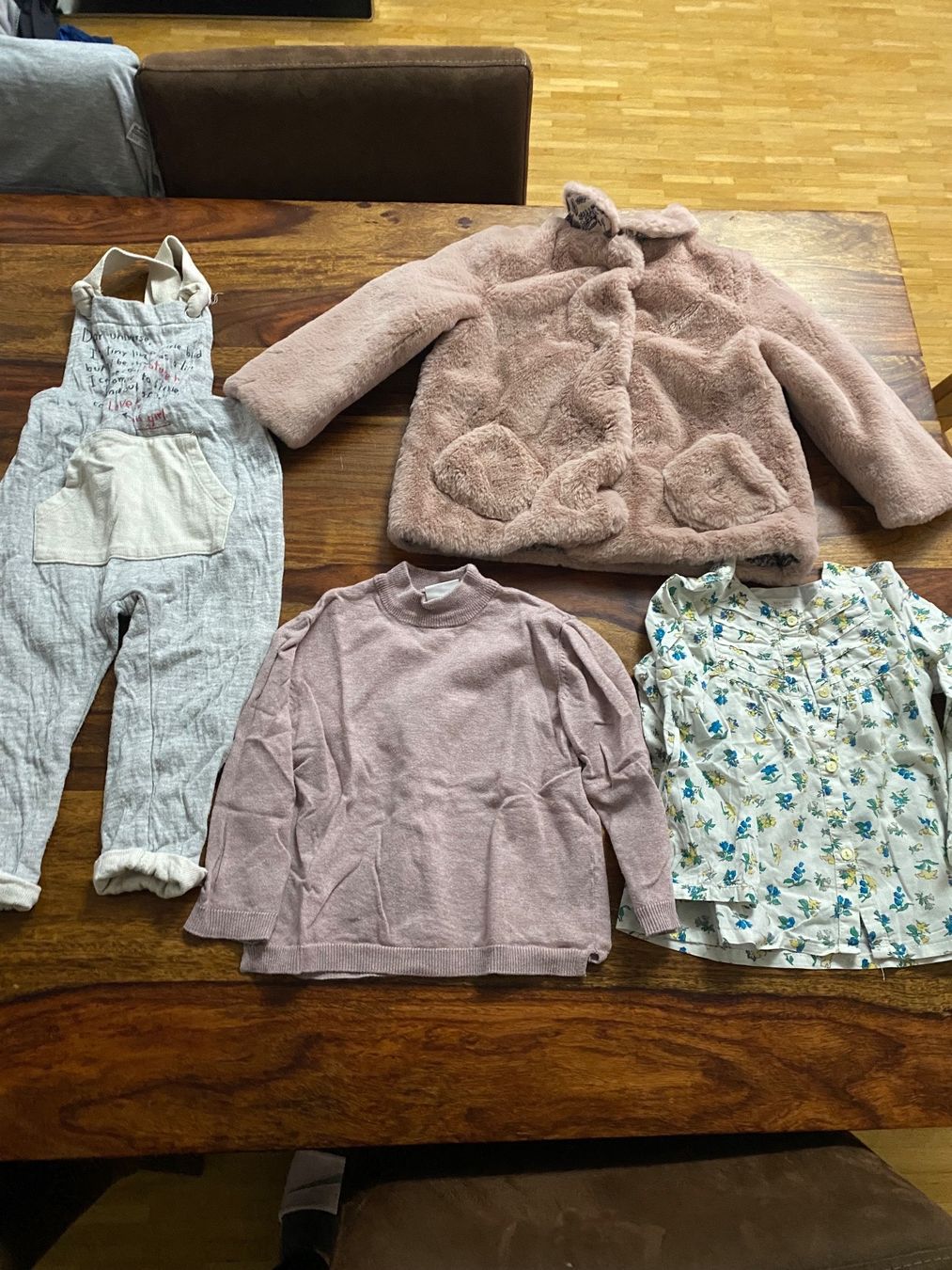 Zara Kleiderpakete & -sets: Mädchen Kleider Paket Gr. 98 – Gebraucht aus Zürich von Nutla
