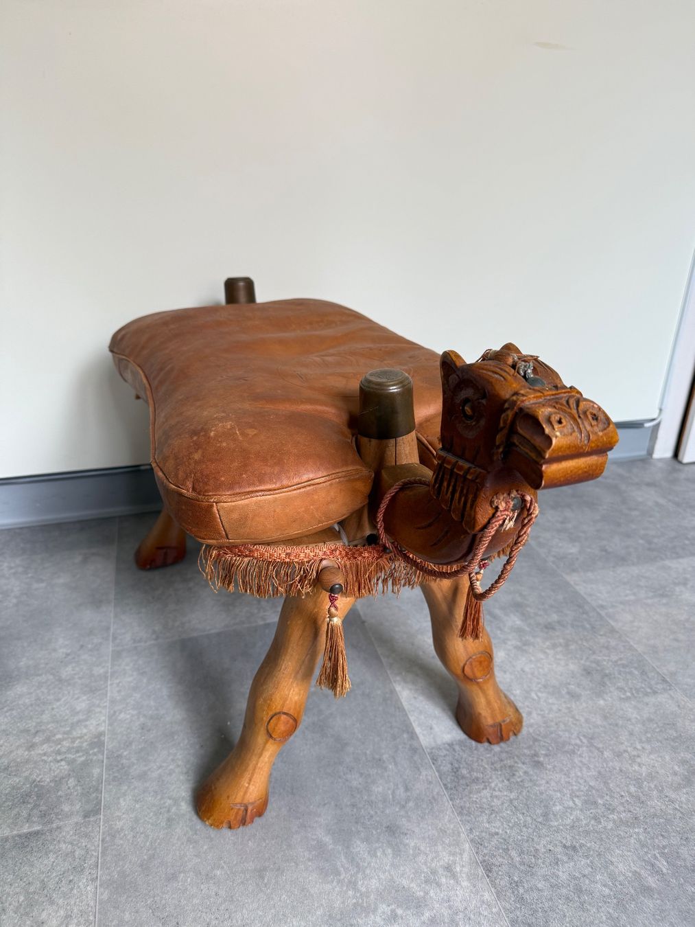 Sgabelli: Antiker Kamelhocker aus Leder, Vintage – Usato da Arbon venduto da mei_cnd6 1