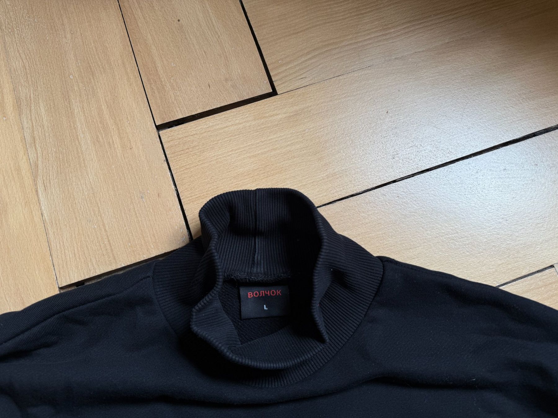 Pulls & Sweat-shirts: VOLCHOK - Sweatshirt schwarz L – D'occasion à Zürich par Diazaio 1