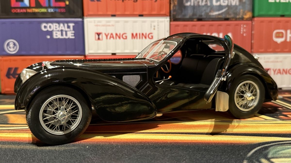 Bugatti Voitures modèles: Bugatti Type 57SC Atlantic M 1:18  – D'occasion à Basel par Zomeg