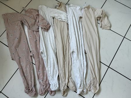 6 x Pyjama mit Füssen H&M Grösse 98