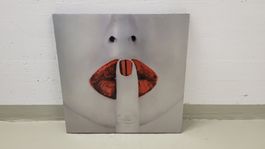 Wandbild Lippen Finger 50x50cm Silber/rot