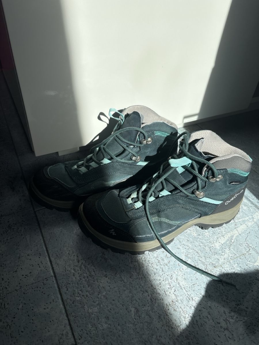 Chaussures femmes: Quechua Wanderschuhe Gr. 41 – D'occasion à Elsau par lad_xjt5