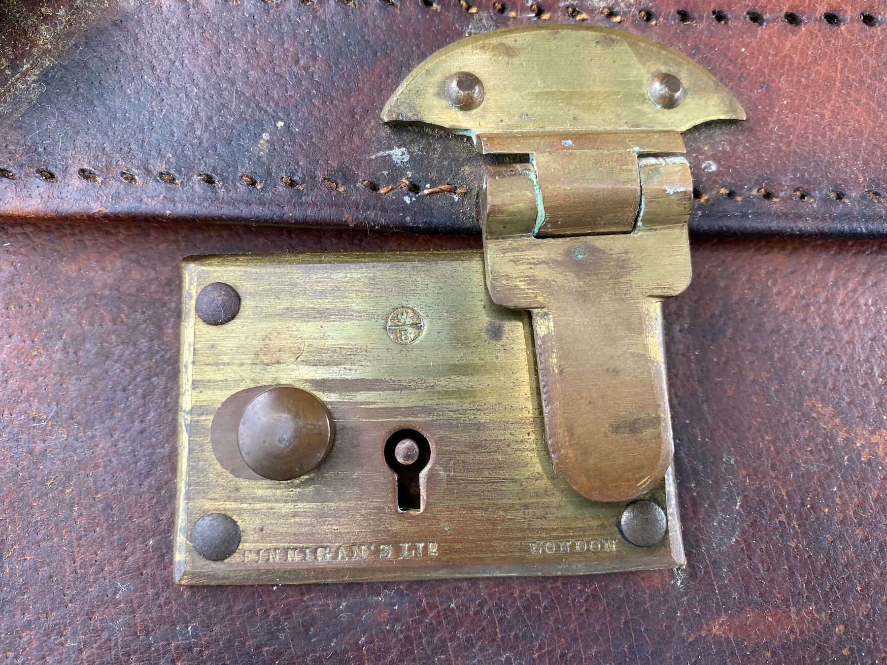 Cassapanche: seltener antiker Finnigans Reisekoffer / Oldtimer Koffer – Usato da Feldbach venduto da Olive1 8