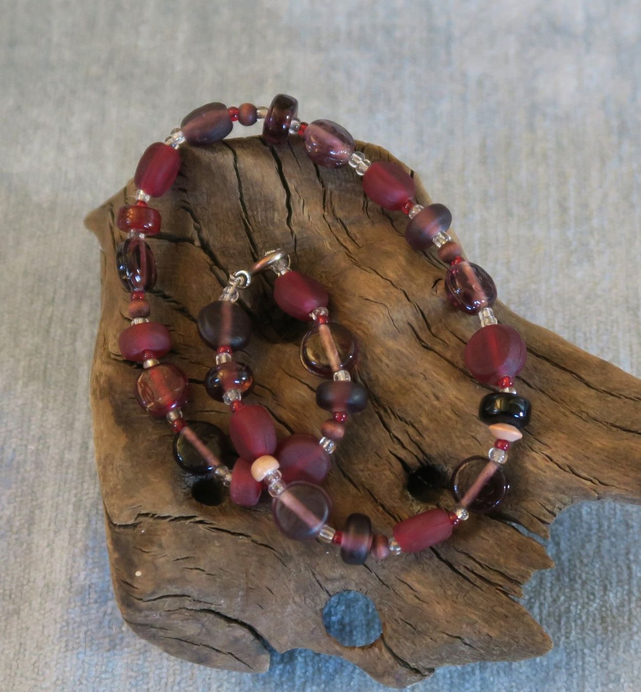Catenine: Glas - Perlenkette bordeaux-rot – Usato da Brittnau venduto da marlenestone 6