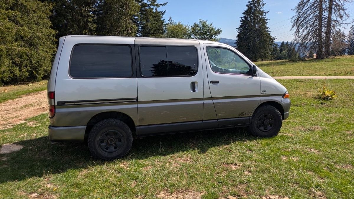Toyota Nutzfahrzeuge: Toyota Hiace, 4x4 2.7WD – Gebraucht aus La Chaux-de-Fonds von Taraplapla 4