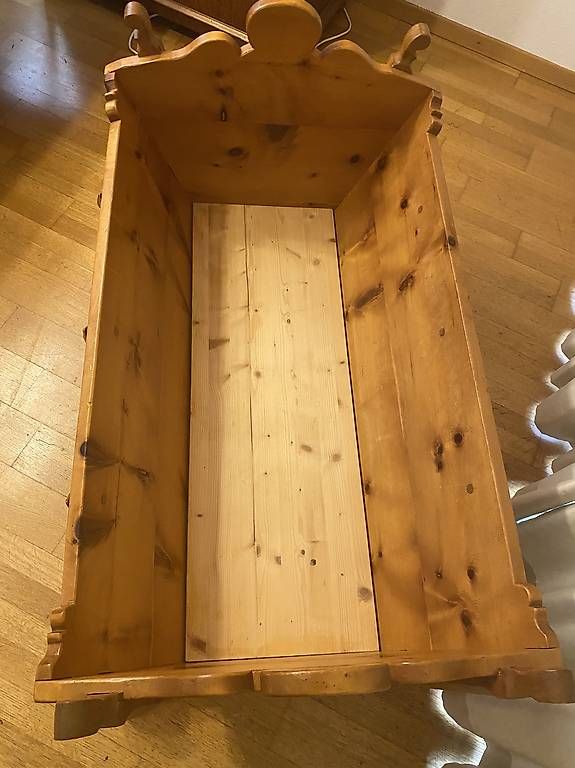 Articoli in legno: Antike Wiege aus Echtholz  rustikal & dekorativ  – Usato da Steckborn venduto da sab_r2xl 1