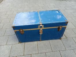 Antiker Überseekoffer Metall, Oldtimer, Dekoration 