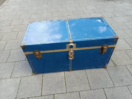 Vintage Überseekoffer aus Metall, Oldtimer, Dekoration