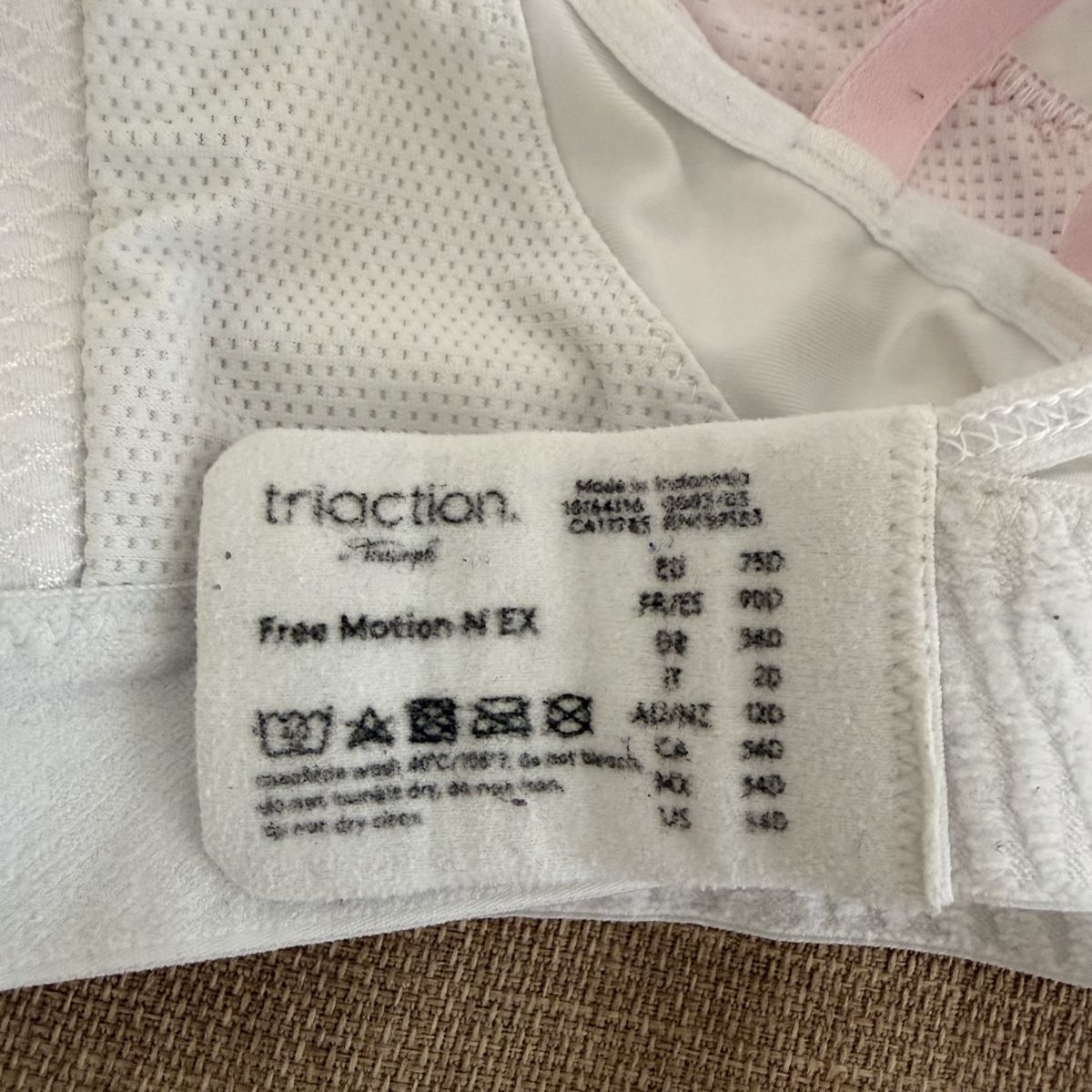 Triumph Sonstige Unterwäsche: Triaction by Triumph - Sport BH – Gebraucht aus zürich von may_yj9f 6
