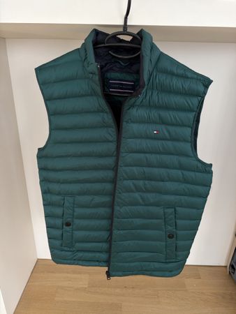 Tommy Hilfiger Daunenweste Grösse M in dunkelgrün