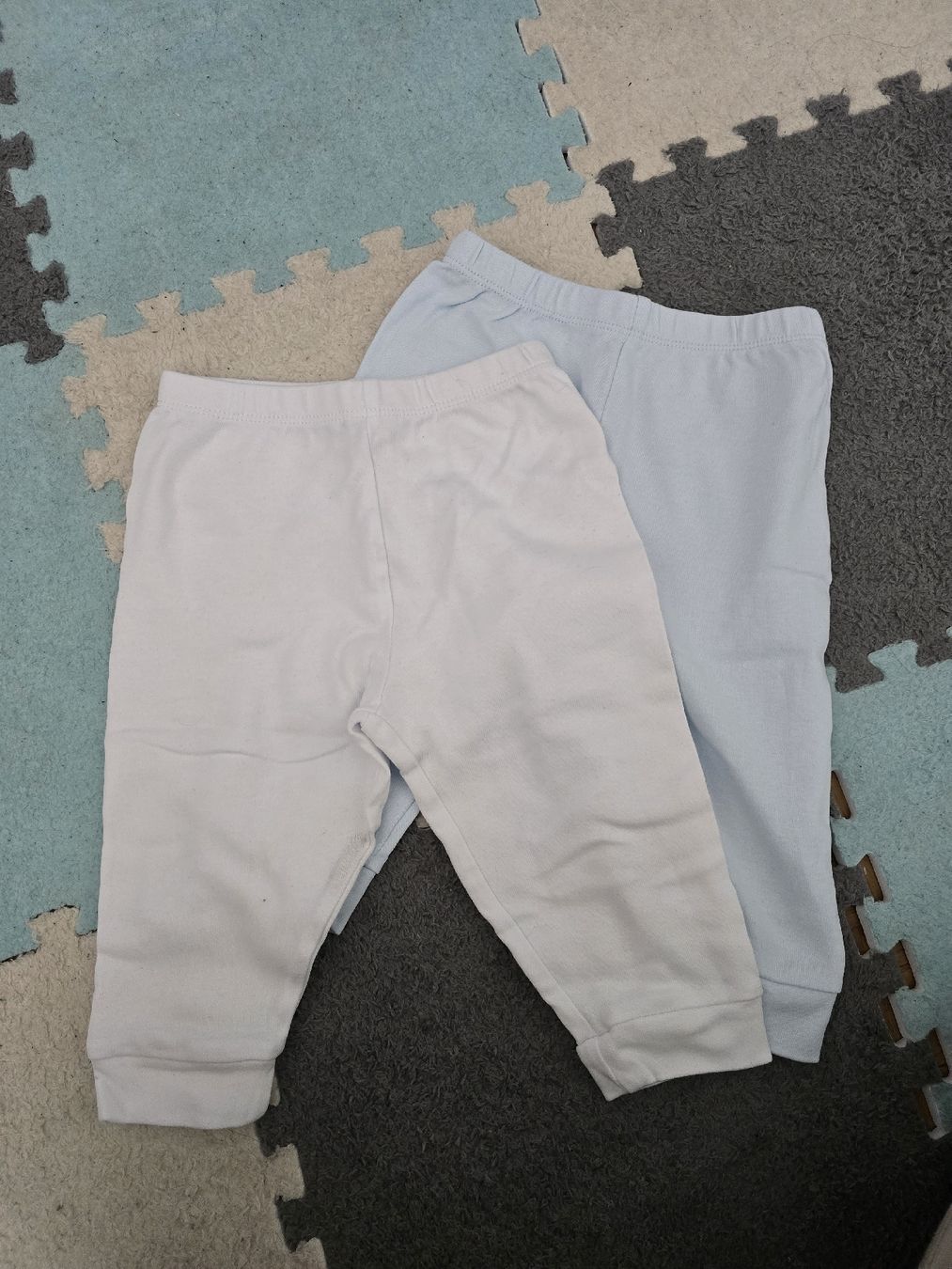 Pantaloni: 2 Baby Hosen, Grösse 80 – Nuovo (secondo la descrizione) da Effretikon venduto da Yanaa247