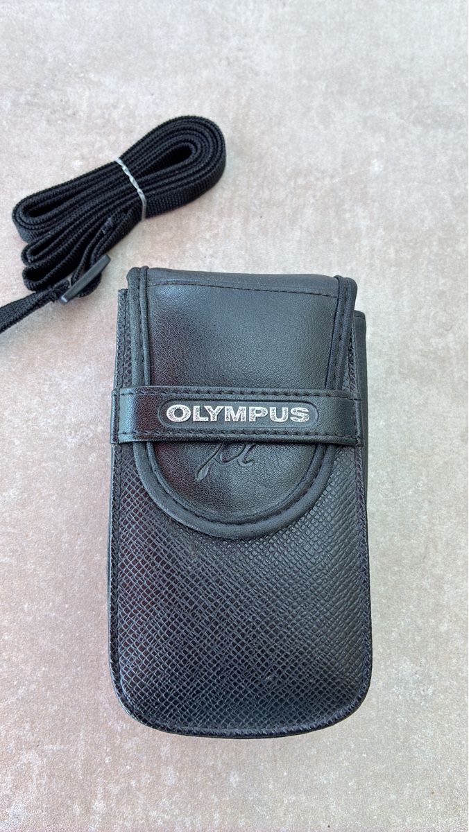 Olympus Taschen: Olympus Tasche mit Tragegurt Schwarz – Gebraucht aus Bettlach von Brissoni