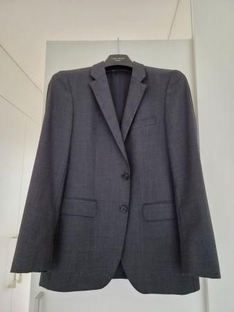 Hugo Boss Herrenanzug Gr. 46, dunkelgrau / Anthrazit.