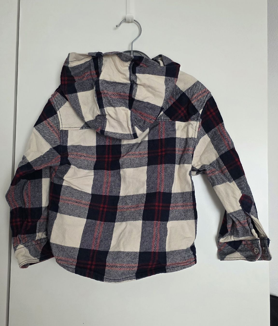 Hemden, T-Shirts & Polos: Kapuzenhemd Gr. 98 – Gebraucht aus Wettingen von Francesca011 1
