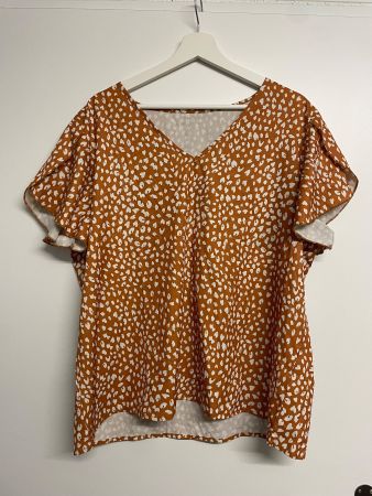 Trendige Sommerbluse in Braun mit Muster, Grösse XXL