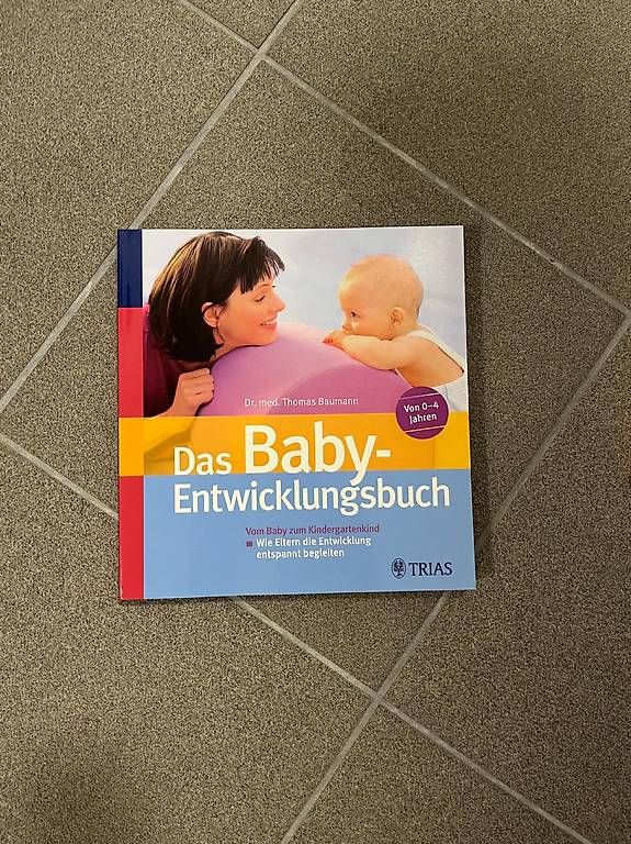 Bücher: Babyentwicklungsbuch – Gebraucht aus Glarus von steffif.
