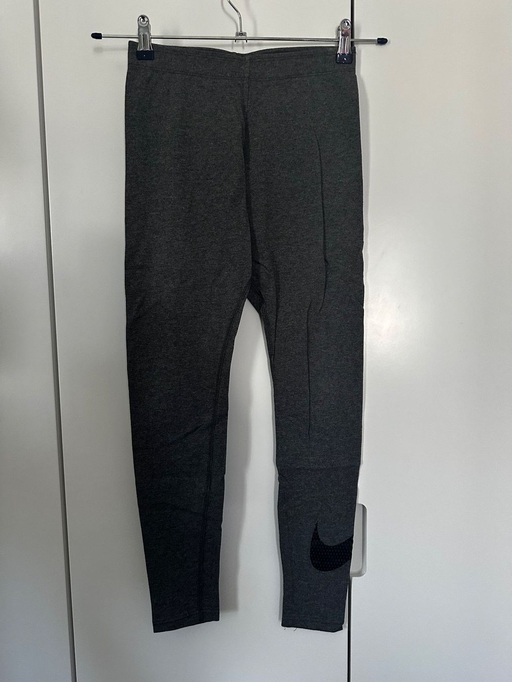 Nike Leggings: Nike Leggings Grau, Grösse XS/S, grau – Gebraucht aus Wagenhausen von vintagesecondhand