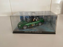 Jaguar XKR James Bond die another day 1-43 Vitrine Kratz 964