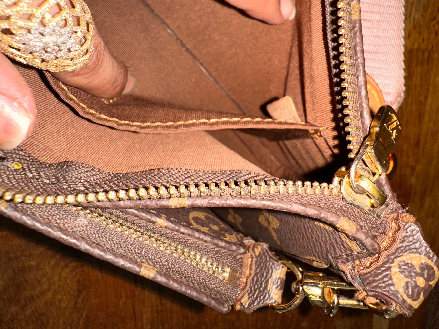 Louis Vuitton Taschen für Damen: Louis Vuitton Multi Pochette ab 1 fr !! – Neu (gemäss Beschreibung) aus Urtenen-Schönbühl von  8