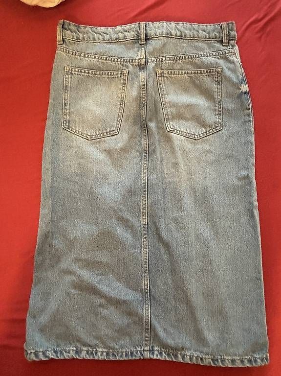 Gonne: Jeansrock Mango  Grösse M  CHF 10. – Usato da Baar venduto da EK03 2