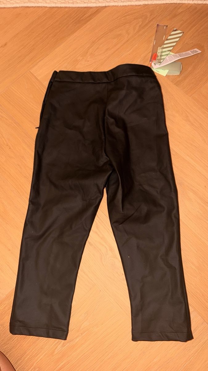 Off-White Pantaloni: Capri Offwhite  – Nuovo e nell'imballaggio originale da Thônex venduto da nat_hc2z 1