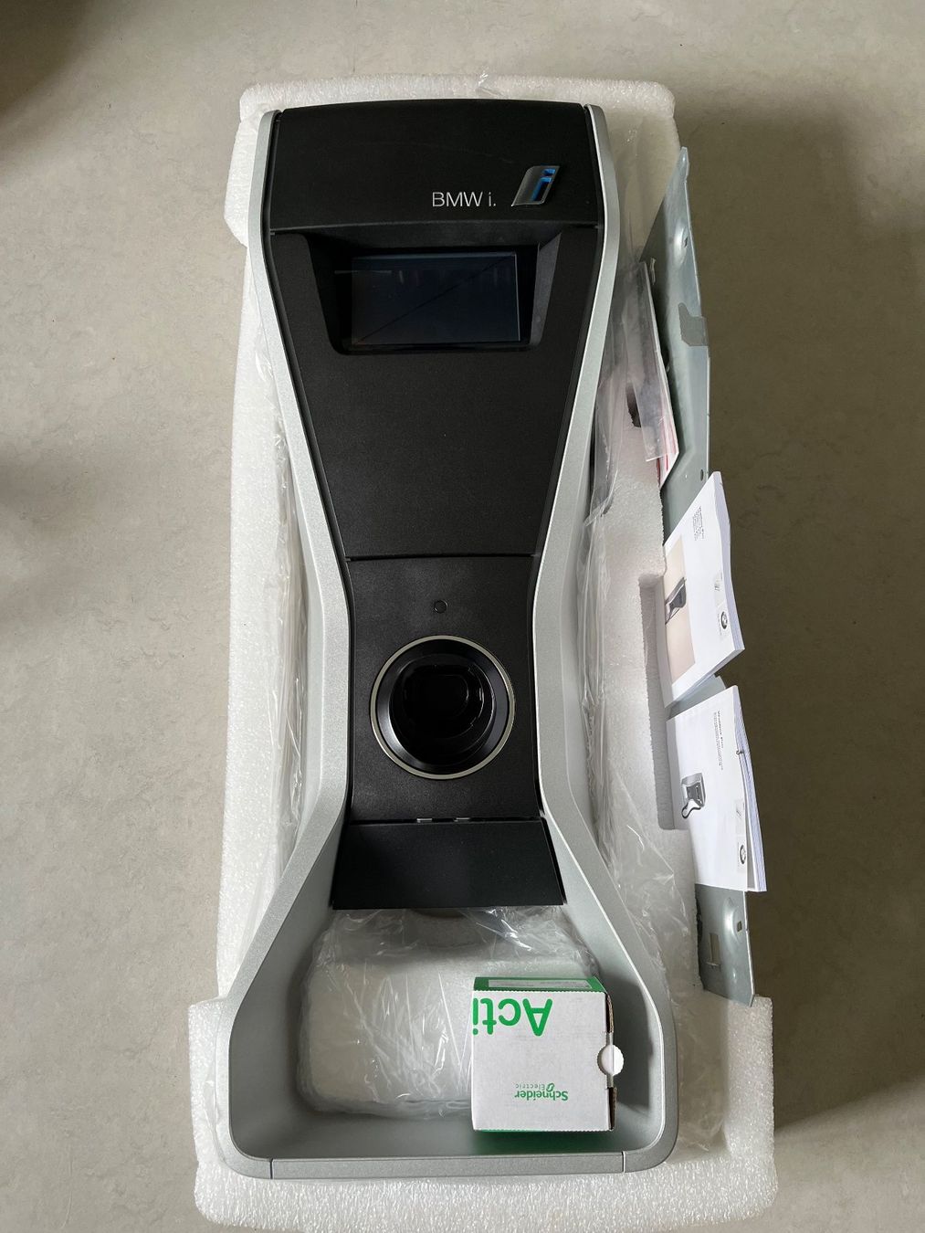 Batterie-Ladegeräte: BMW i Wallbox Pro Ladestation – Neu und originalverpackt aus Winterthur von yvi_s