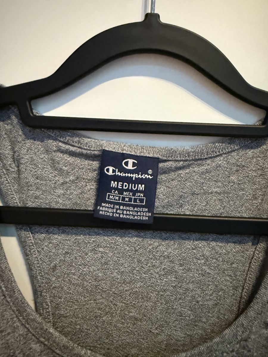 Champion T-shirt: Champion Top Grau, Grösse M – Usato da Wangen b. Olten venduto da danyffeler 1