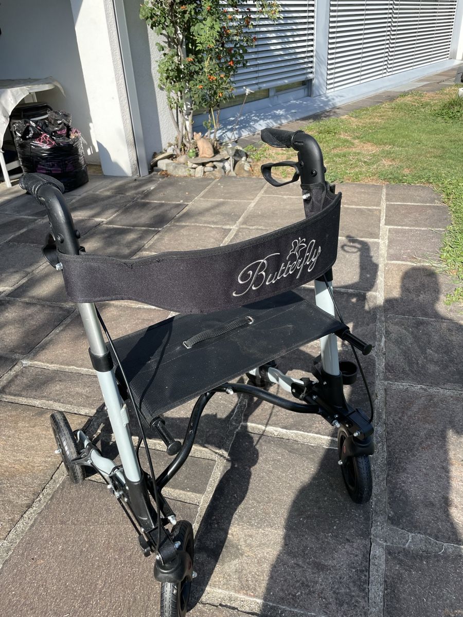 Ausili per la deambulazione: Gehhilfe Rollator gebrauchter Zustand – Usato da zürich venduto da Michelbourquin 5