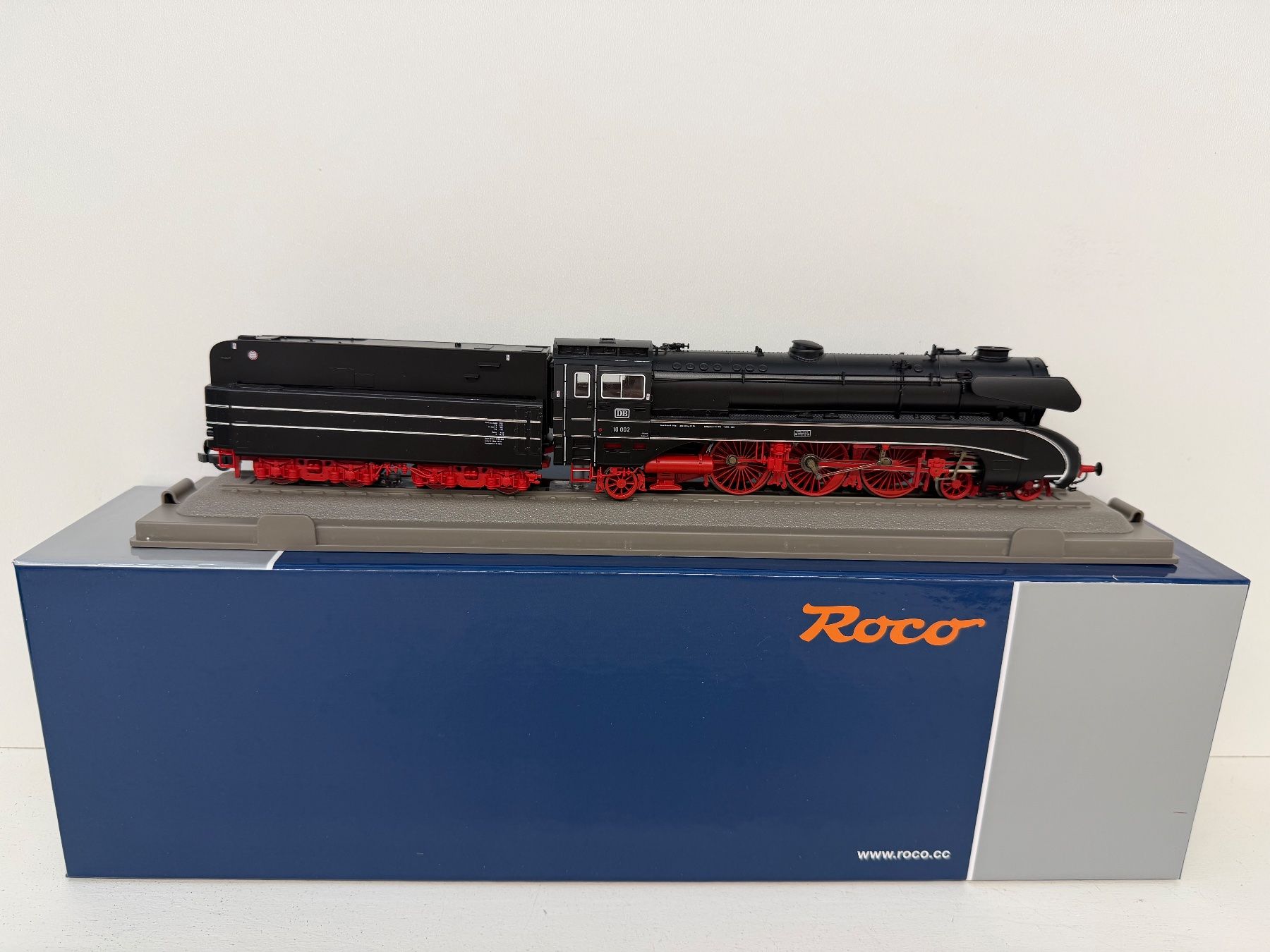 Roco Modellini di ferrovie: Roco H0 70191 Dampflok mit Schlepptender DB 10002 / Digital – Usato da Büsserach venduto da ModellbahnDepot