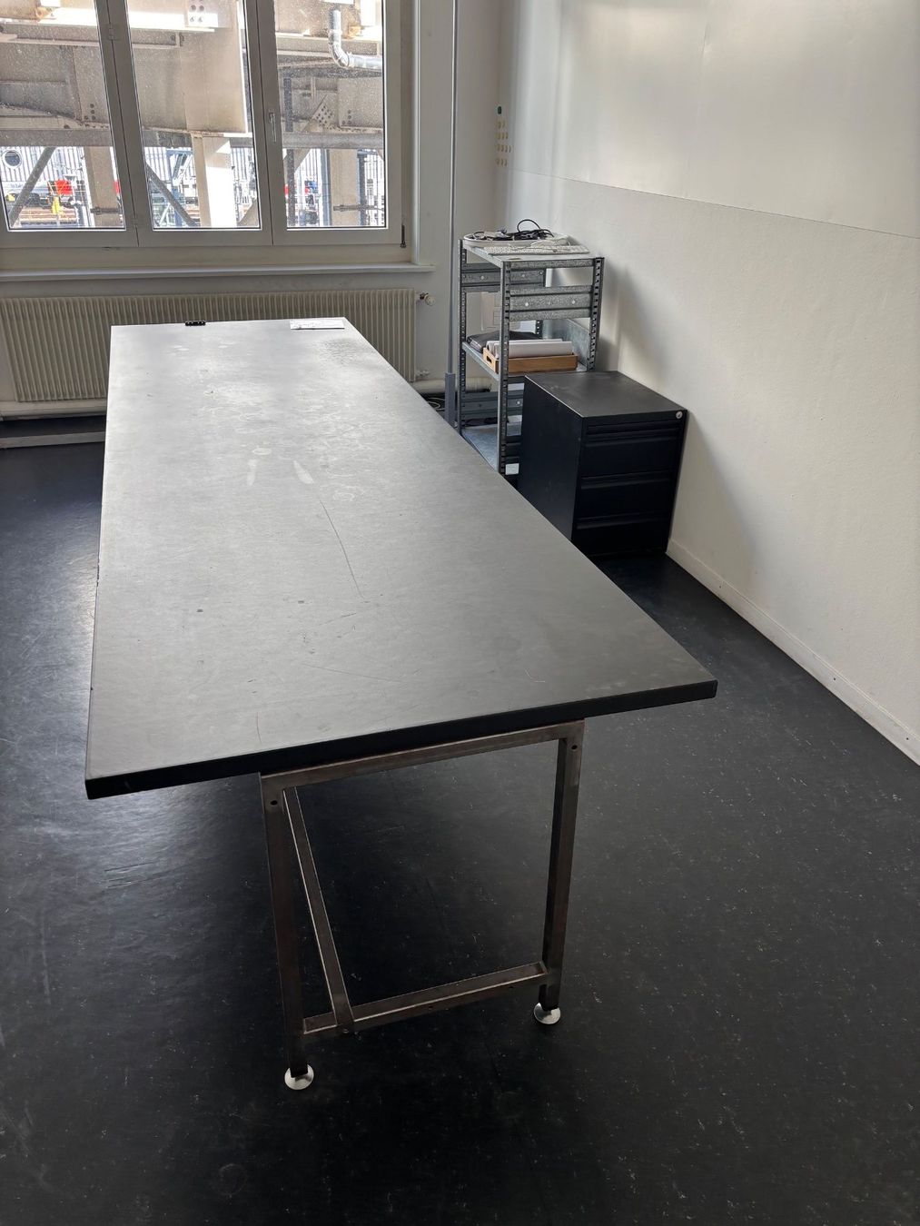 Tables: 2-3 Bürotische – D'occasion à Bern par hotscott1 1