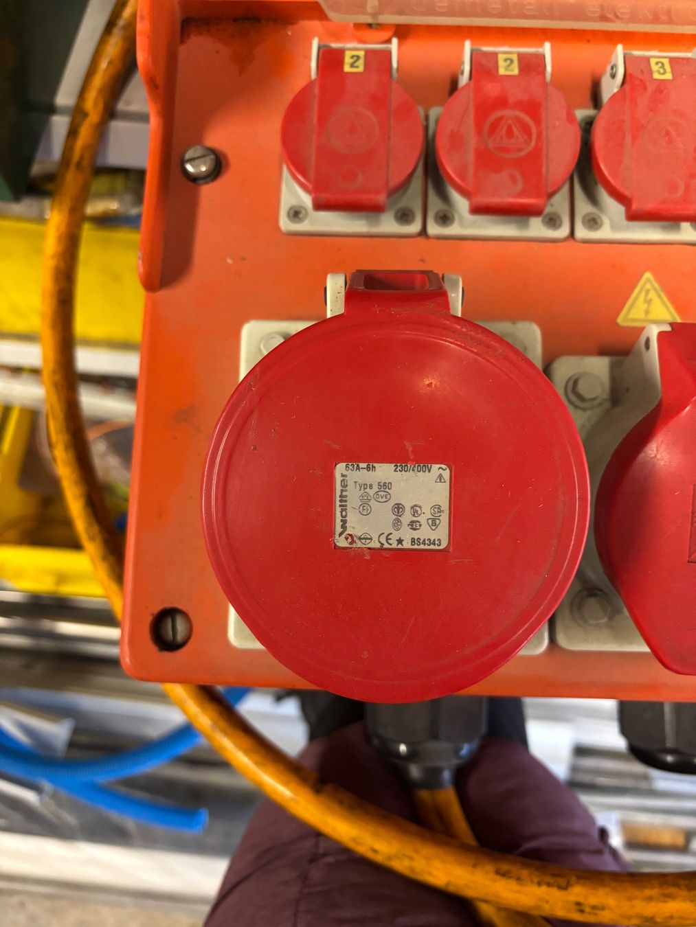 Electrotechnique: Verteilerkasten Stromverteiler mit diversen Steckdosen – D'occasion à Wittenbach par newzealand09 1