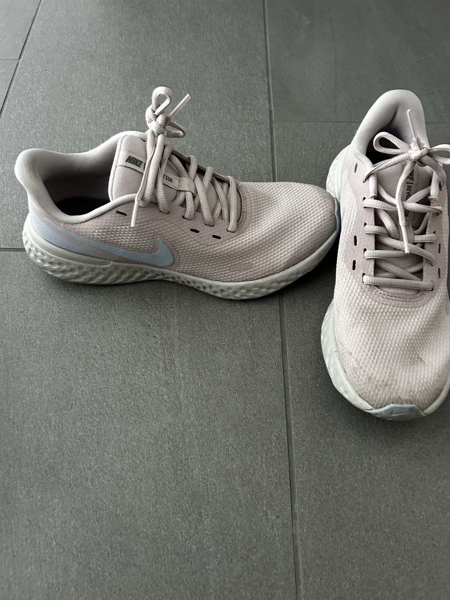 Nike Damenschuhe: Nike Sportschuhe 39 – Gebraucht aus Zürich von cos_b629 1